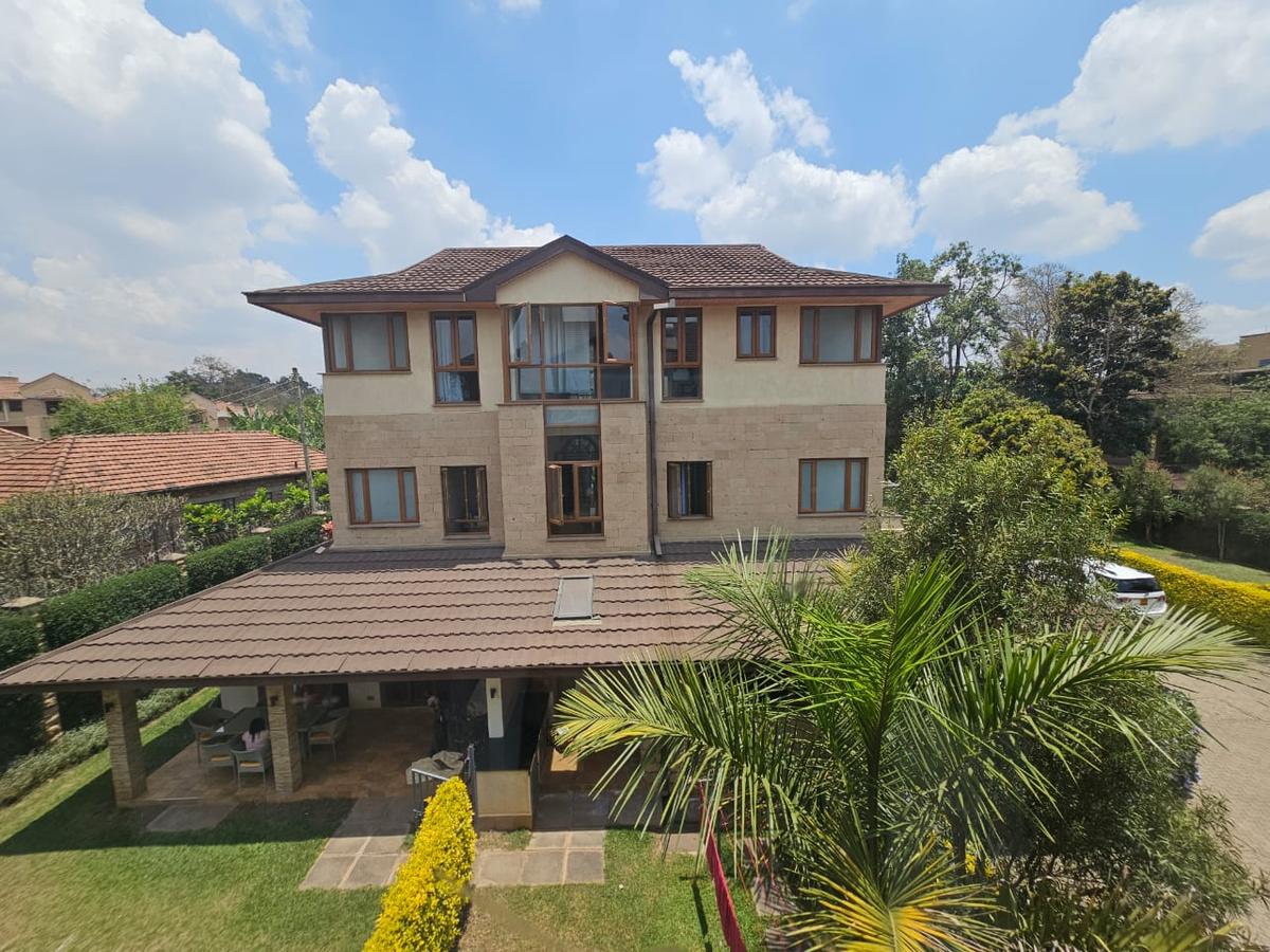 5 Bed House with En Suite in Lavington - 20