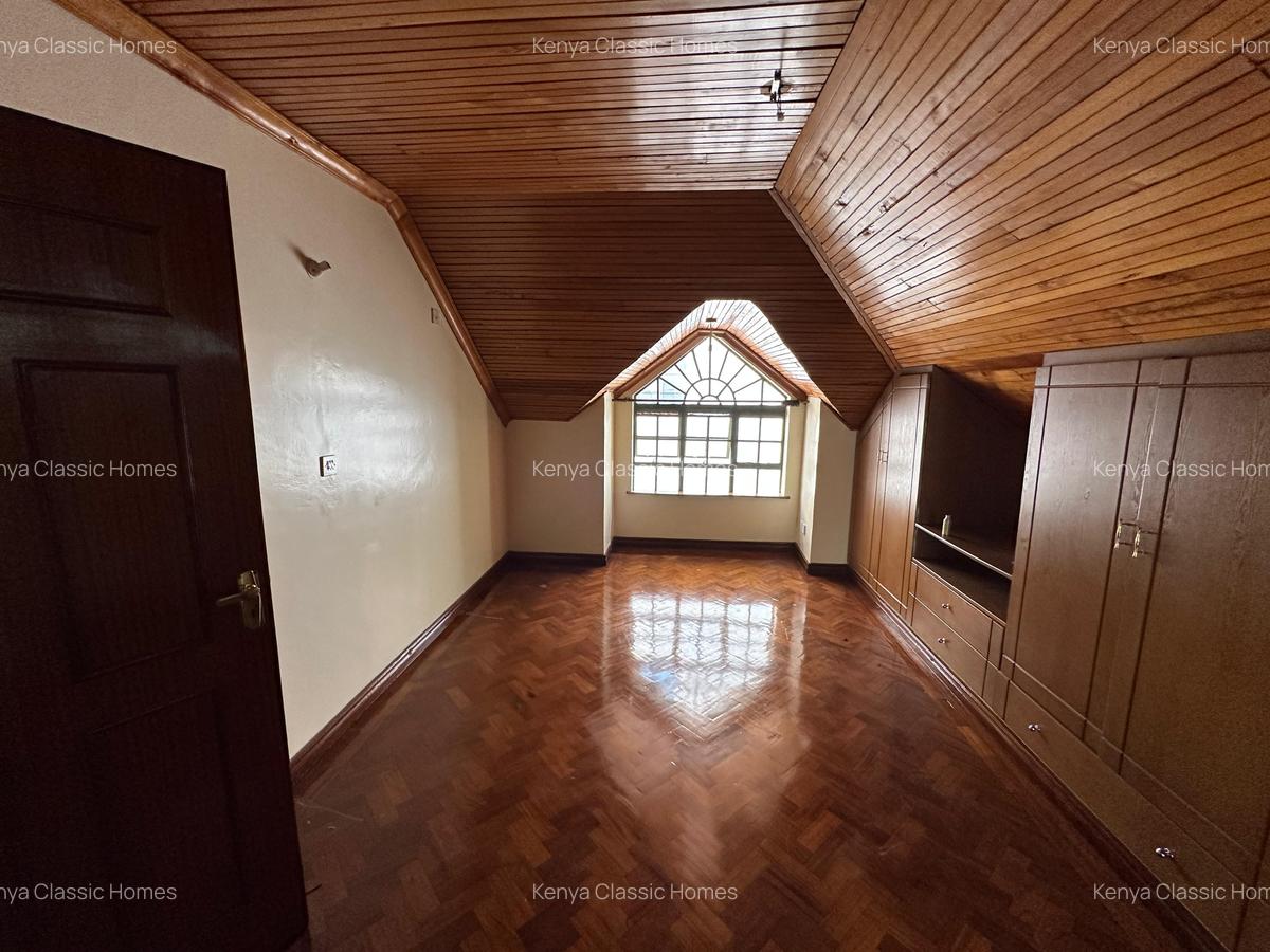 2 Bed Apartment with En Suite at Lavington - 6