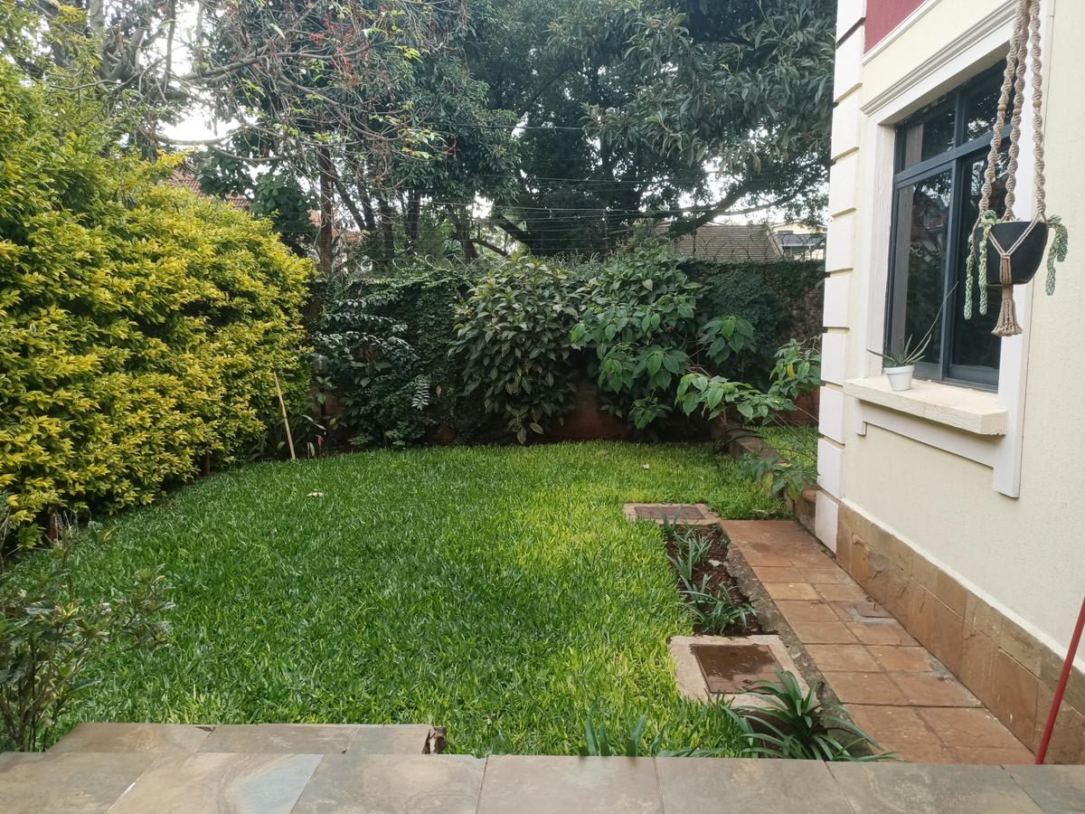4 Bed House with En Suite at Lavington - 5