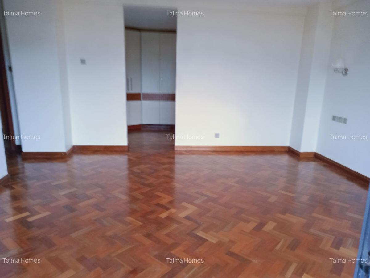 3 Bed Apartment with En Suite at Off Riverside Drive - 19