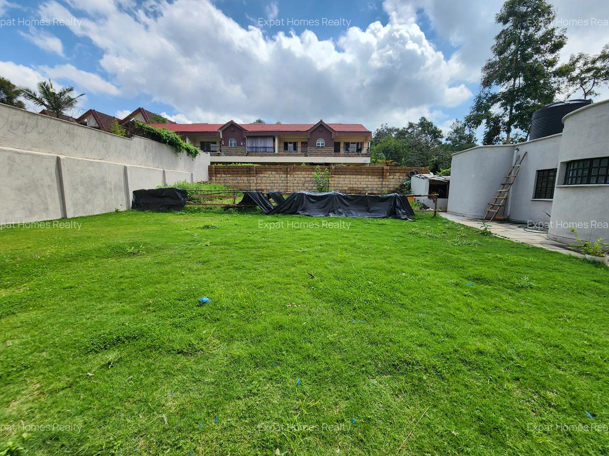 1 Bed House with Garden in Lavington - 1