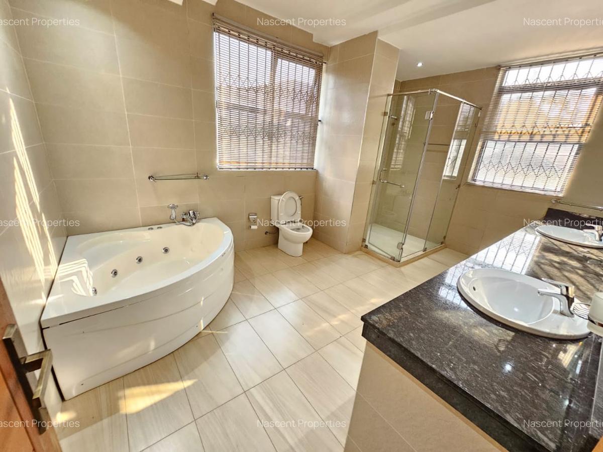 7 Bed House with En Suite in Nyari - 12