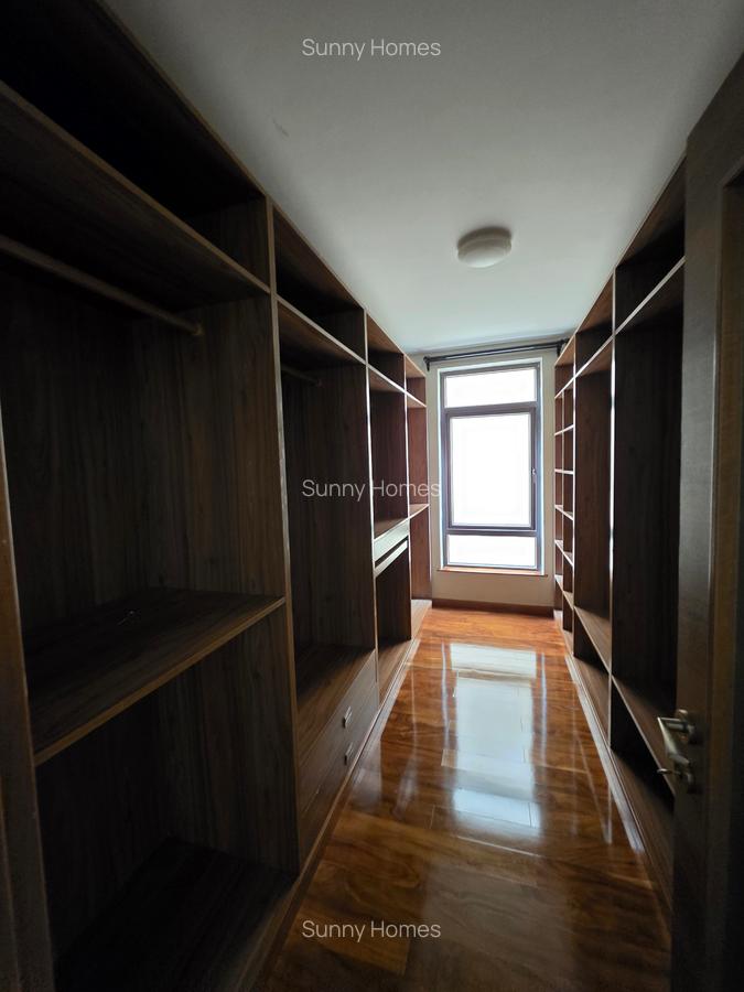 5 Bed Townhouse with En Suite at Lavington Green - 7