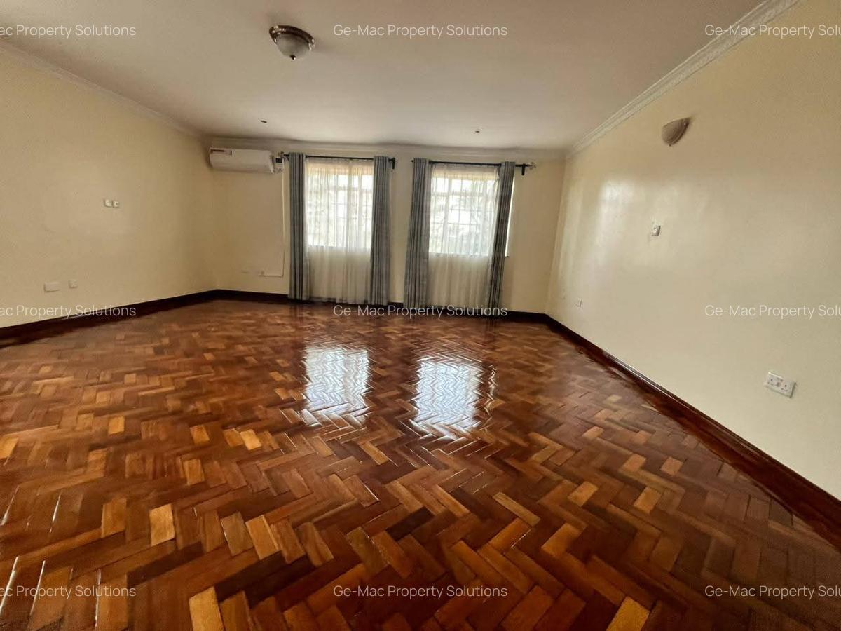 5 Bed House with En Suite in Runda - 11