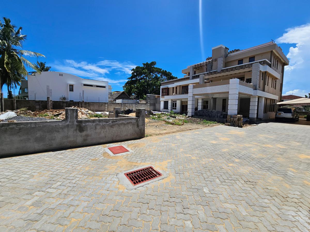 5 Bed House with En Suite in Nyali Area - 7