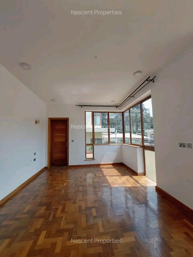 6 Bed Townhouse with En Suite in Lavington - 13