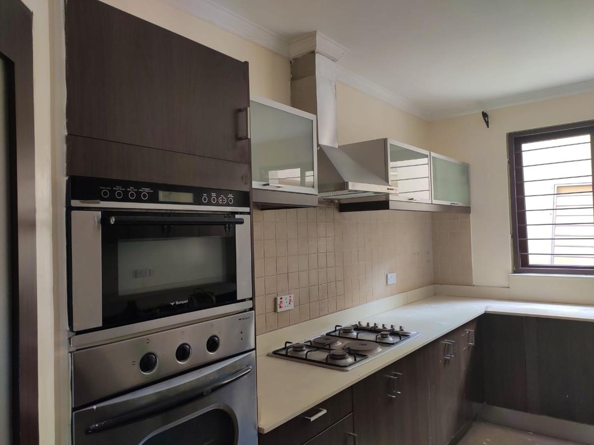 5 Bed Townhouse with En Suite in Lavington - 11