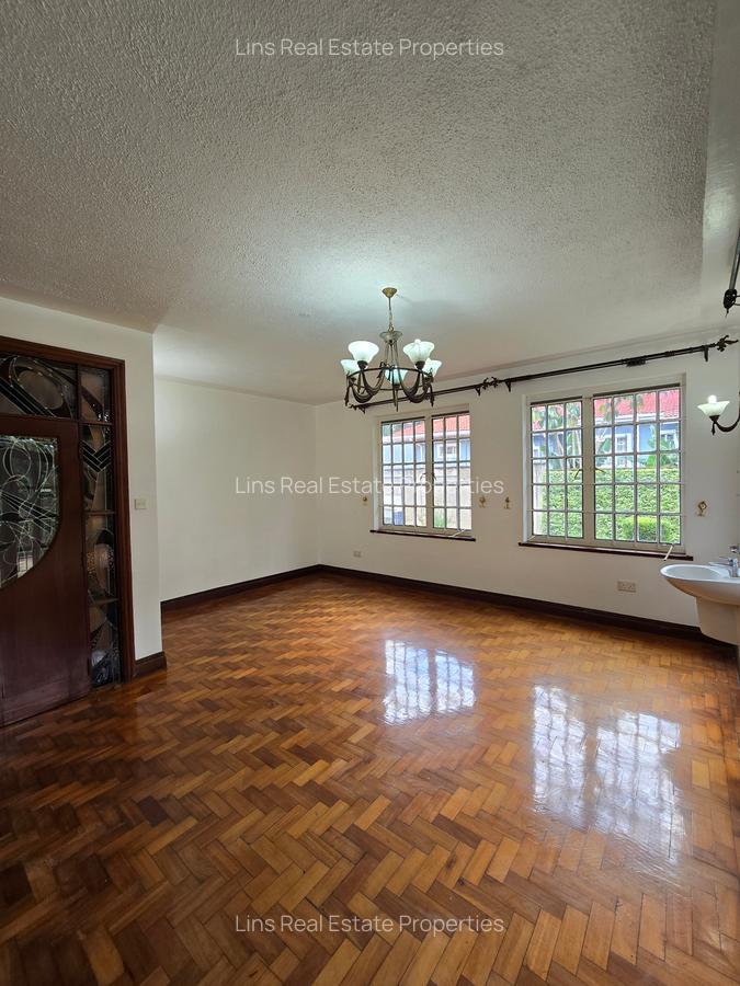 5 Bed House with En Suite in Runda - 11
