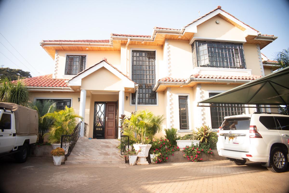 5 Bed Townhouse with En Suite at Kerarapon Drive - 19