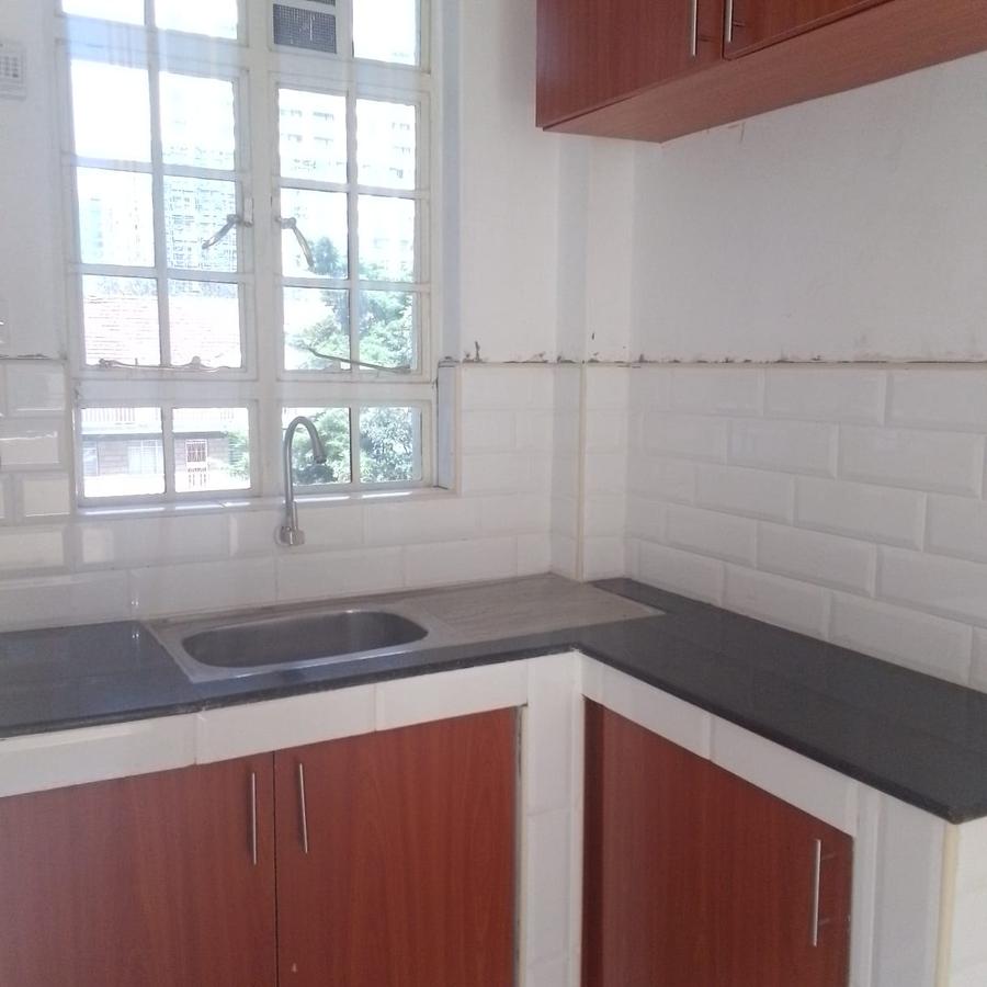 1 Bed Apartment with En Suite in Kilimani - 2