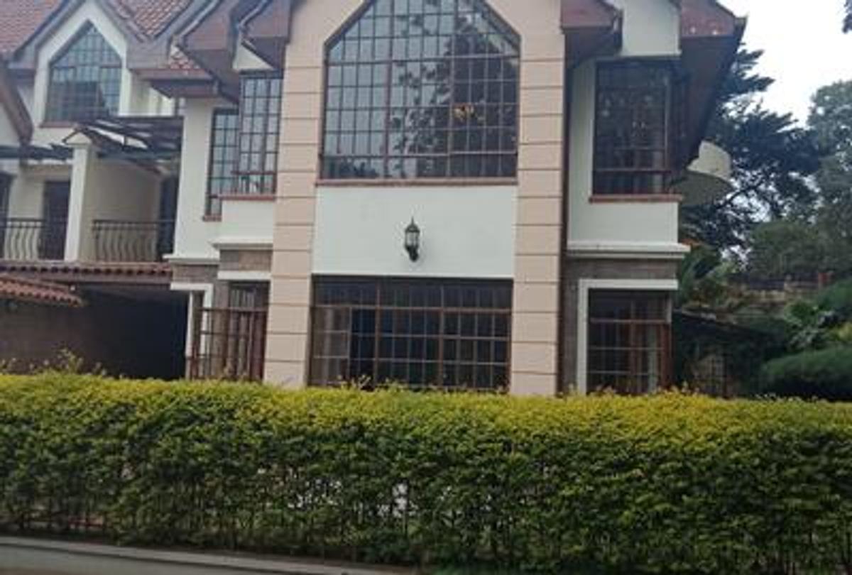 5 Bed Townhouse with En Suite at Lavington Green - 2