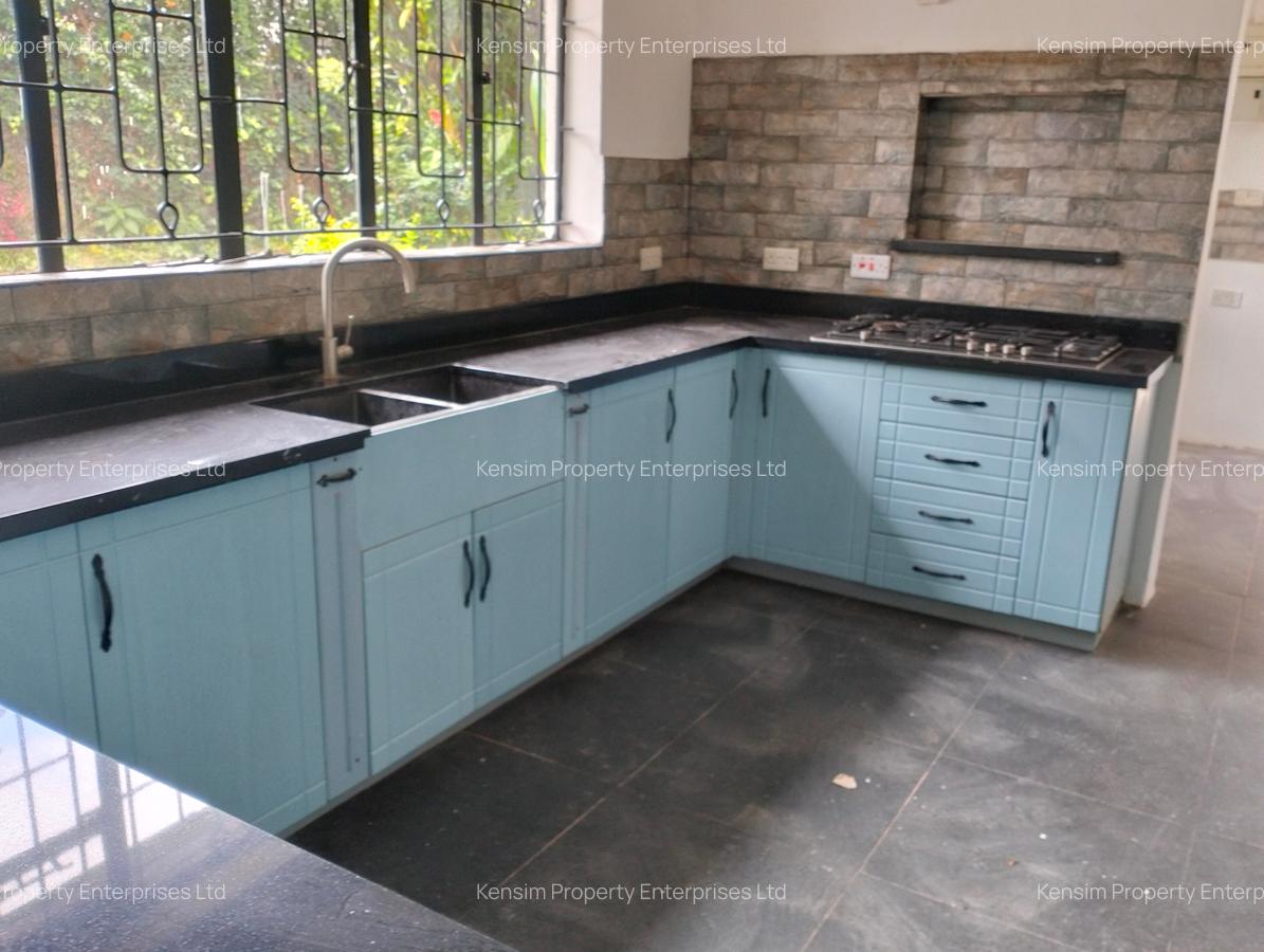 4 Bed Townhouse with En Suite in Lavington - 2