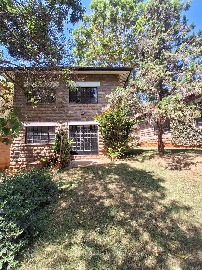 4 Bed House with En Suite in Lavington - 1
