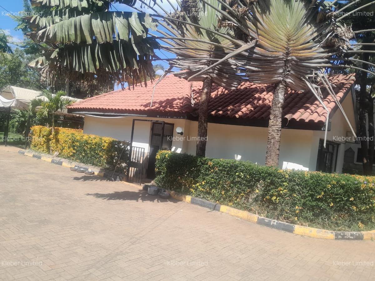 5 Bed House with En Suite in Runda - 2