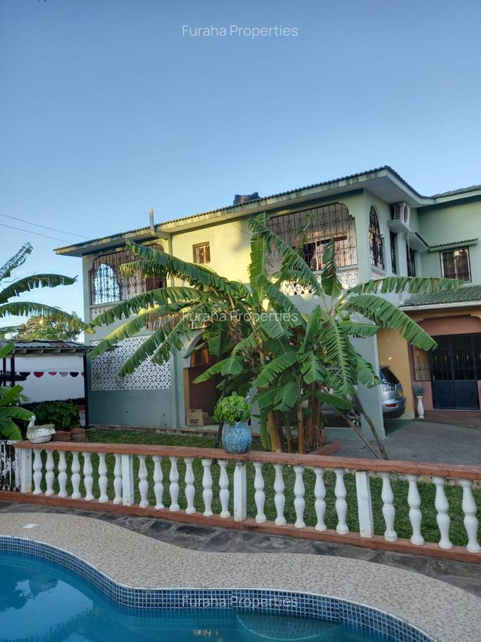 3 Bed Townhouse with En Suite at Bombolulu Estate - 2
