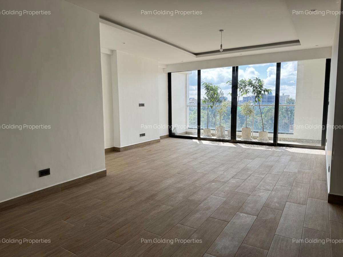 3 Bed Apartment with En Suite in Riverside - 2