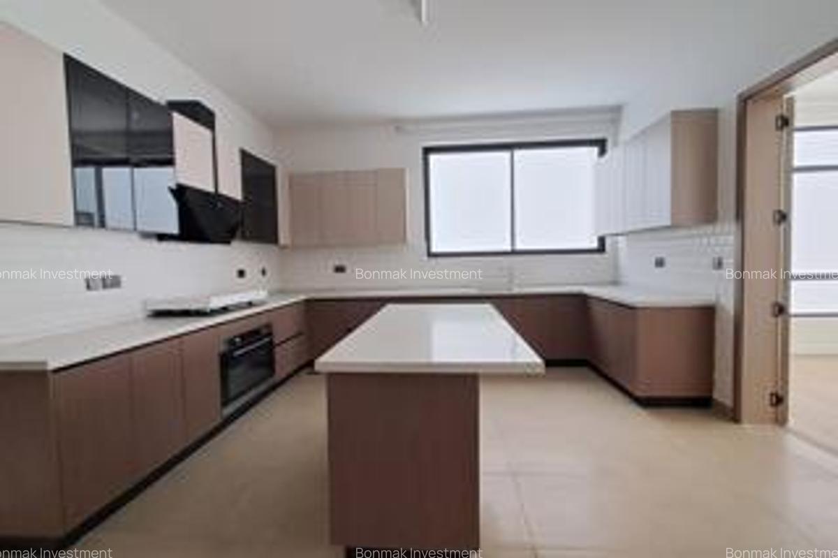 5 Bed Townhouse with En Suite at Lavington Green - 6