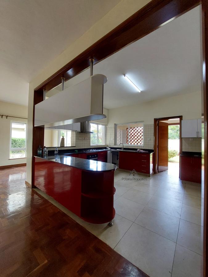 5 Bed House with En Suite in Lavington - 9