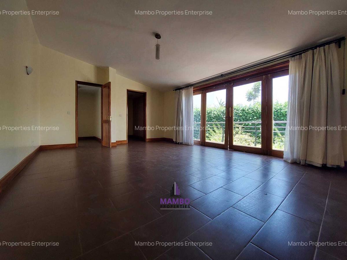 4 Bed House with En Suite at Eagle Park - 8