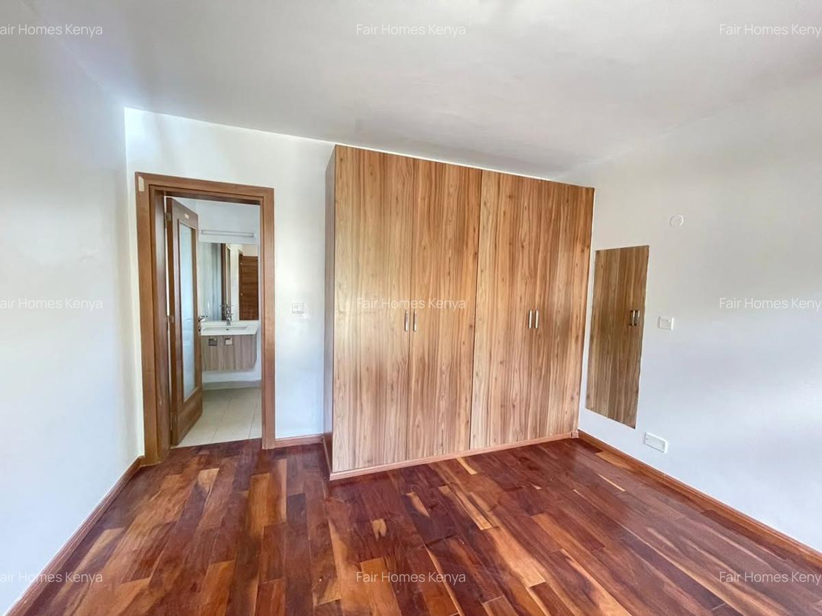 5 Bed Townhouse with En Suite at Lavington Green - 3