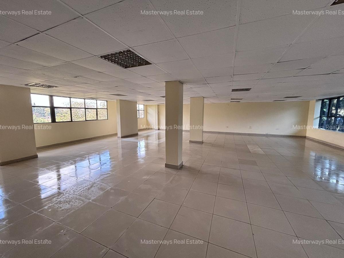 2,100 ft² Office with Fibre Internet in Lavington - 5