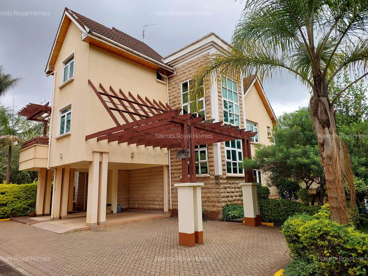 5 Bed Townhouse with En Suite at Lavington Road - 6