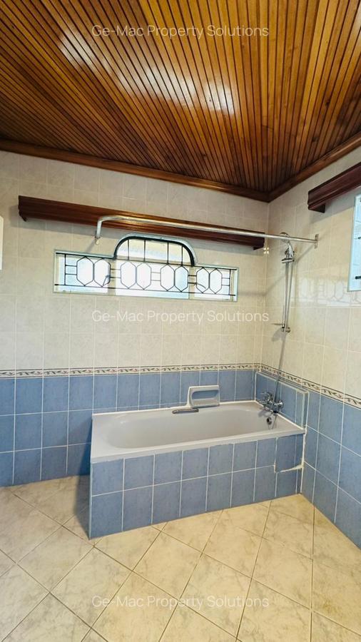 5 Bed House with En Suite in Runda - 9