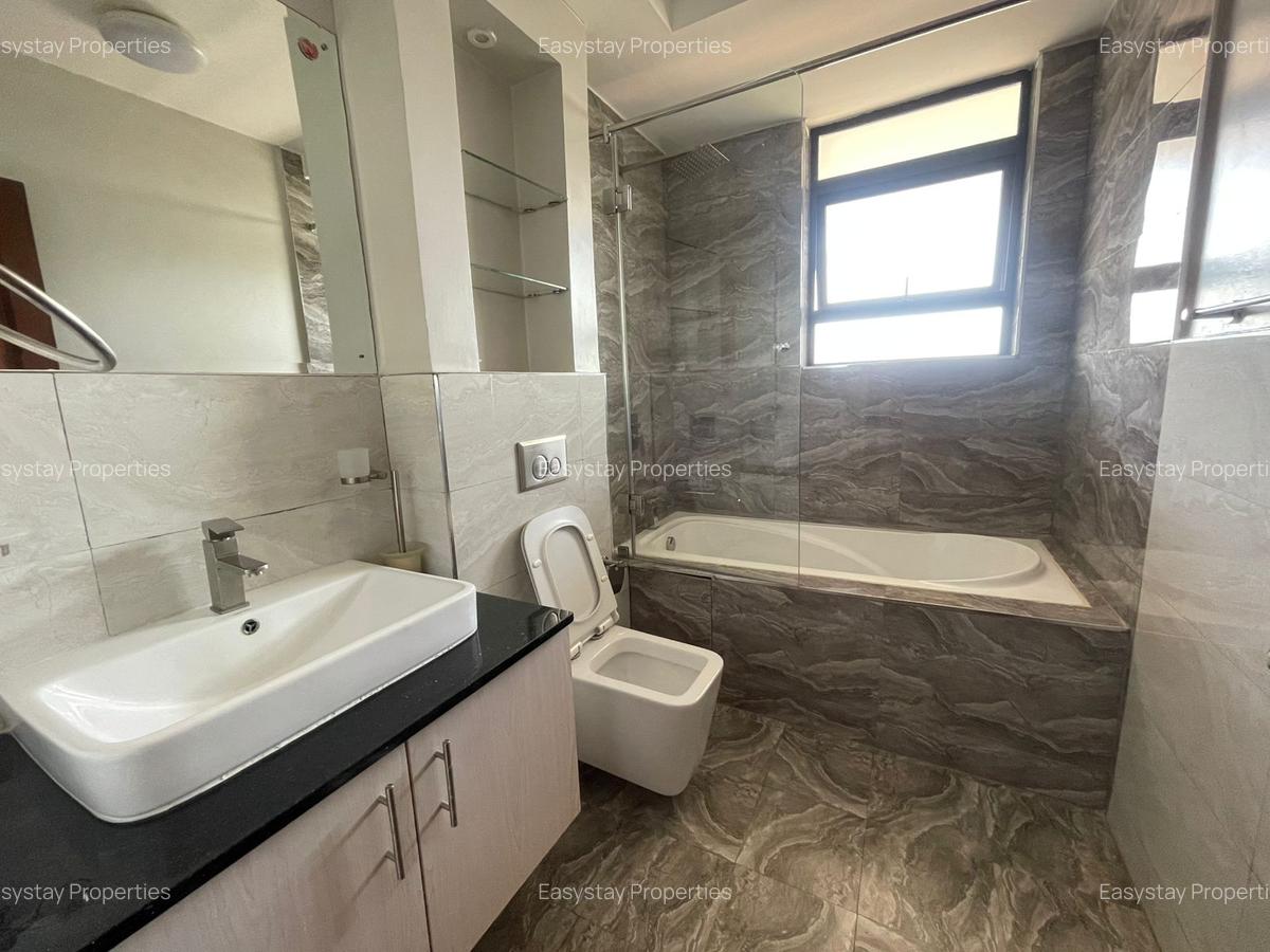 3 Bed Apartment with En Suite in Riverside - 9