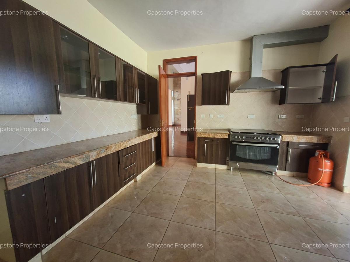 4 Bed House with En Suite in Runda - 16