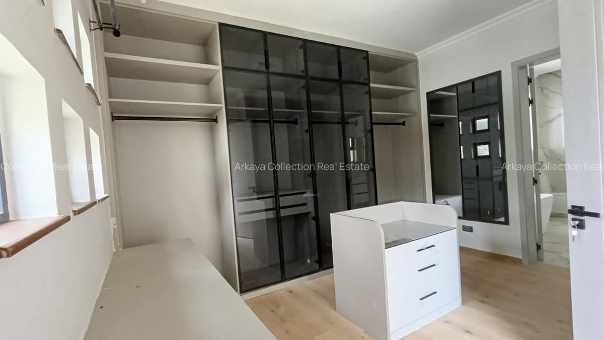 5 Bed Townhouse with En Suite in Lavington - 16