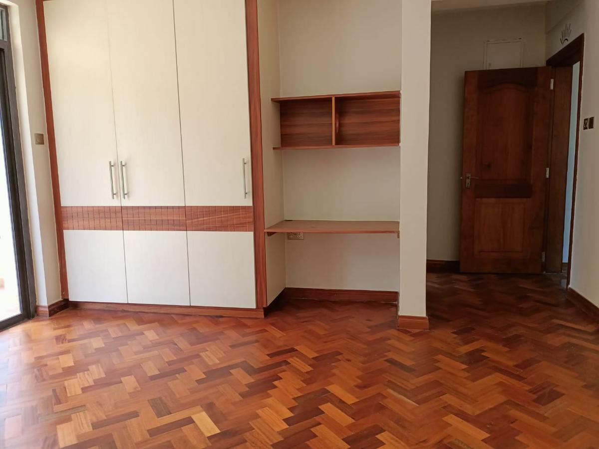 4 Bed Apartment with En Suite in Riverside - 4