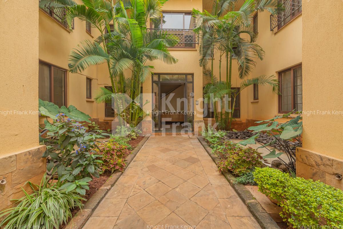 4 Bed Apartment with En Suite at Riverside Drive - 1