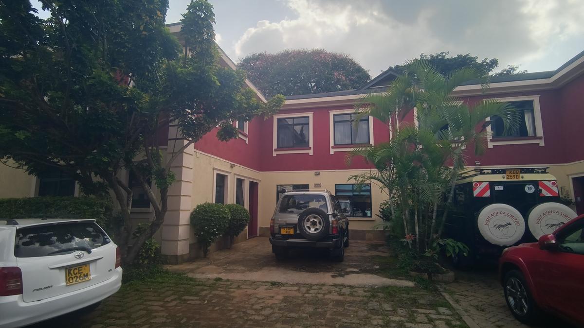 4 Bed House with En Suite at Lavington - 1