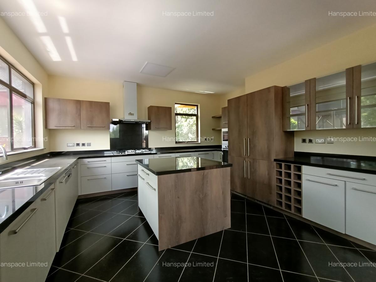 5 Bed Villa with En Suite in Lavington - 14