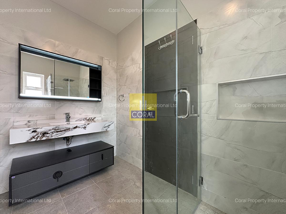 3 Bed Apartment in Riverside - 12