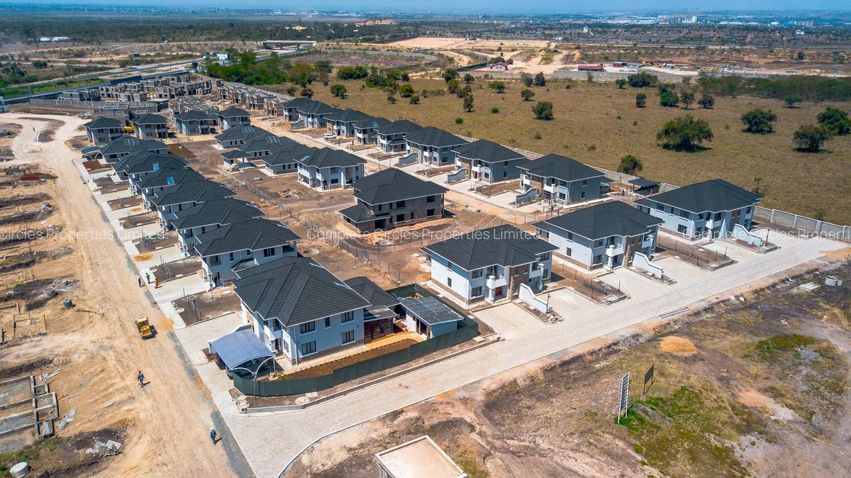 3 Bed Townhouse with En Suite at Mombasa Road - 4