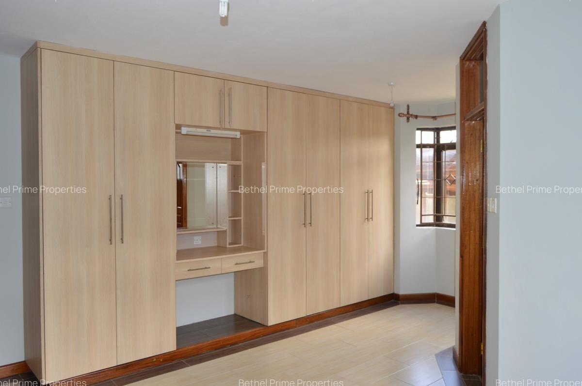 4 Bed Apartment with En Suite in Parklands - 10