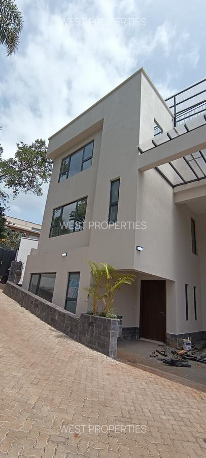5 Bed Townhouse with En Suite at Manyani Rd - 1