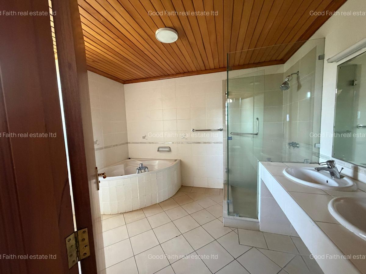 5 Bed House with En Suite in Runda - 14