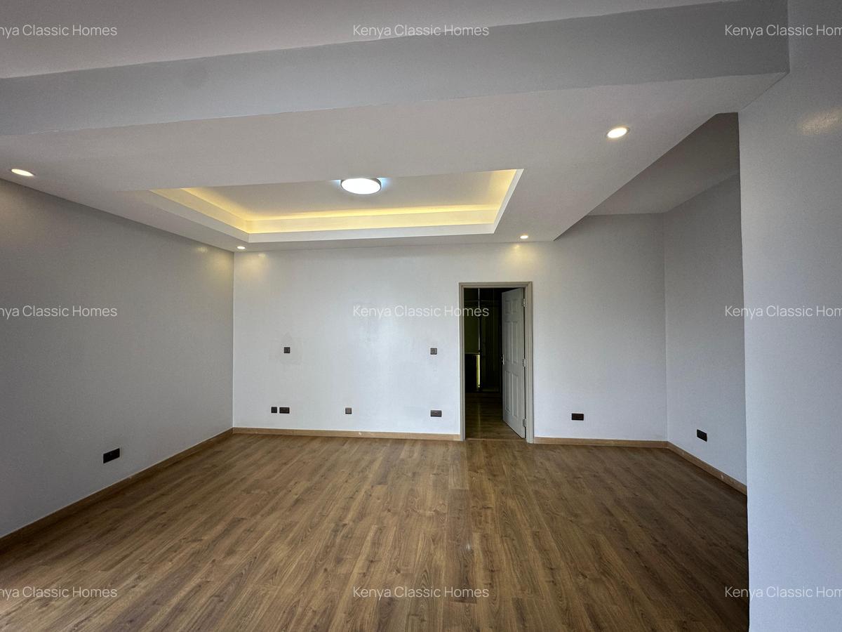 3 Bed Apartment with En Suite at Lavington - 12