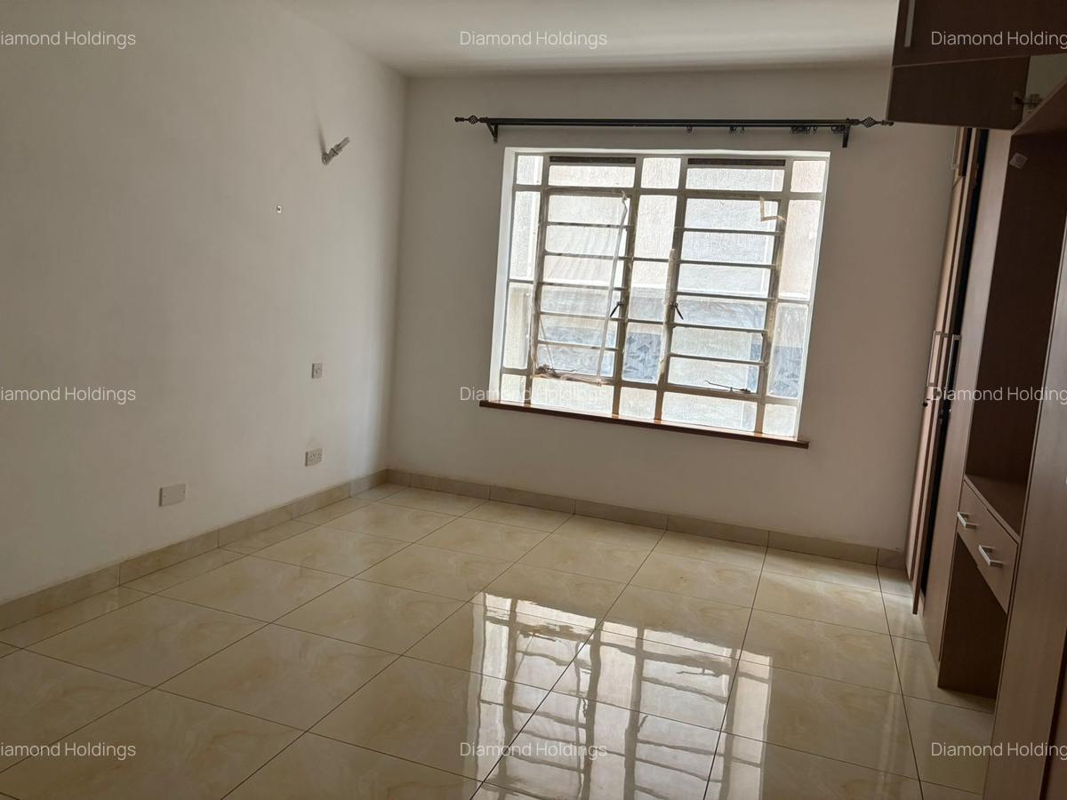 3 Bed Apartment with En Suite in Parklands - 7