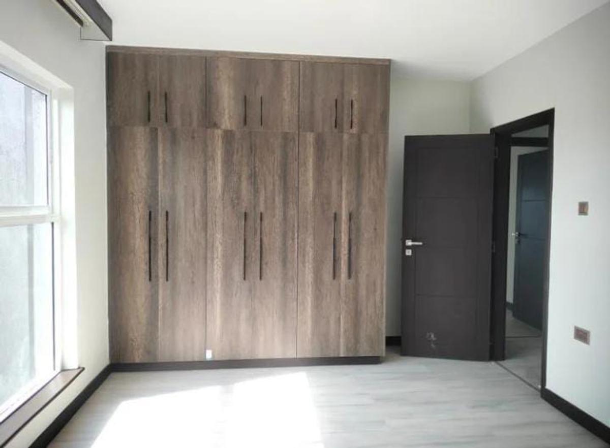 3 Bed Apartment with En Suite in Riverside - 5