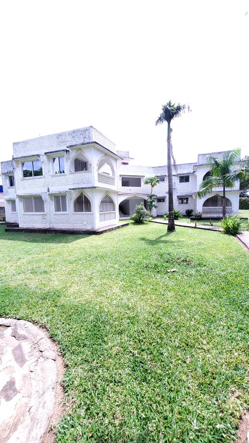 Serviced 2 Bed Apartment with Swimming Pool at Mtwapa Rd - 5