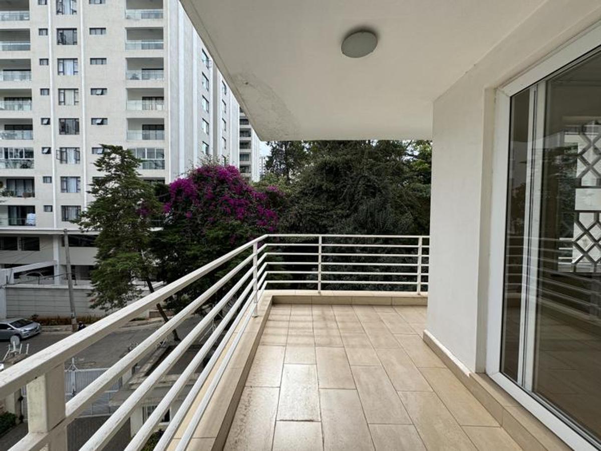 3 Bed Apartment with En Suite at Lavington - 7