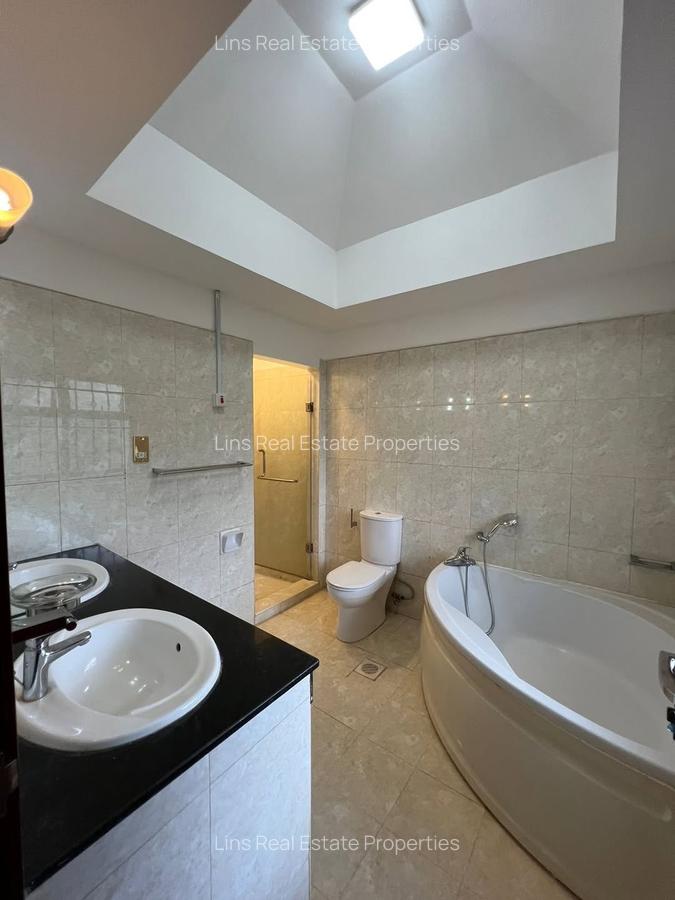 5 Bed Townhouse with En Suite in Runda - 9