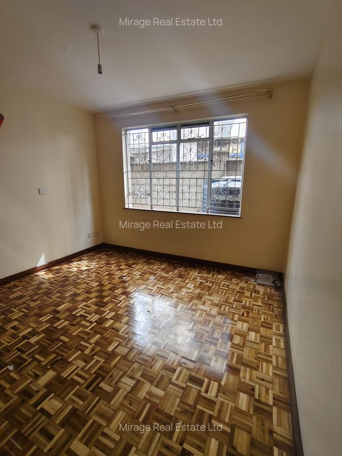 3 Bed Apartment with Swimming Pool in Kilimani - 15