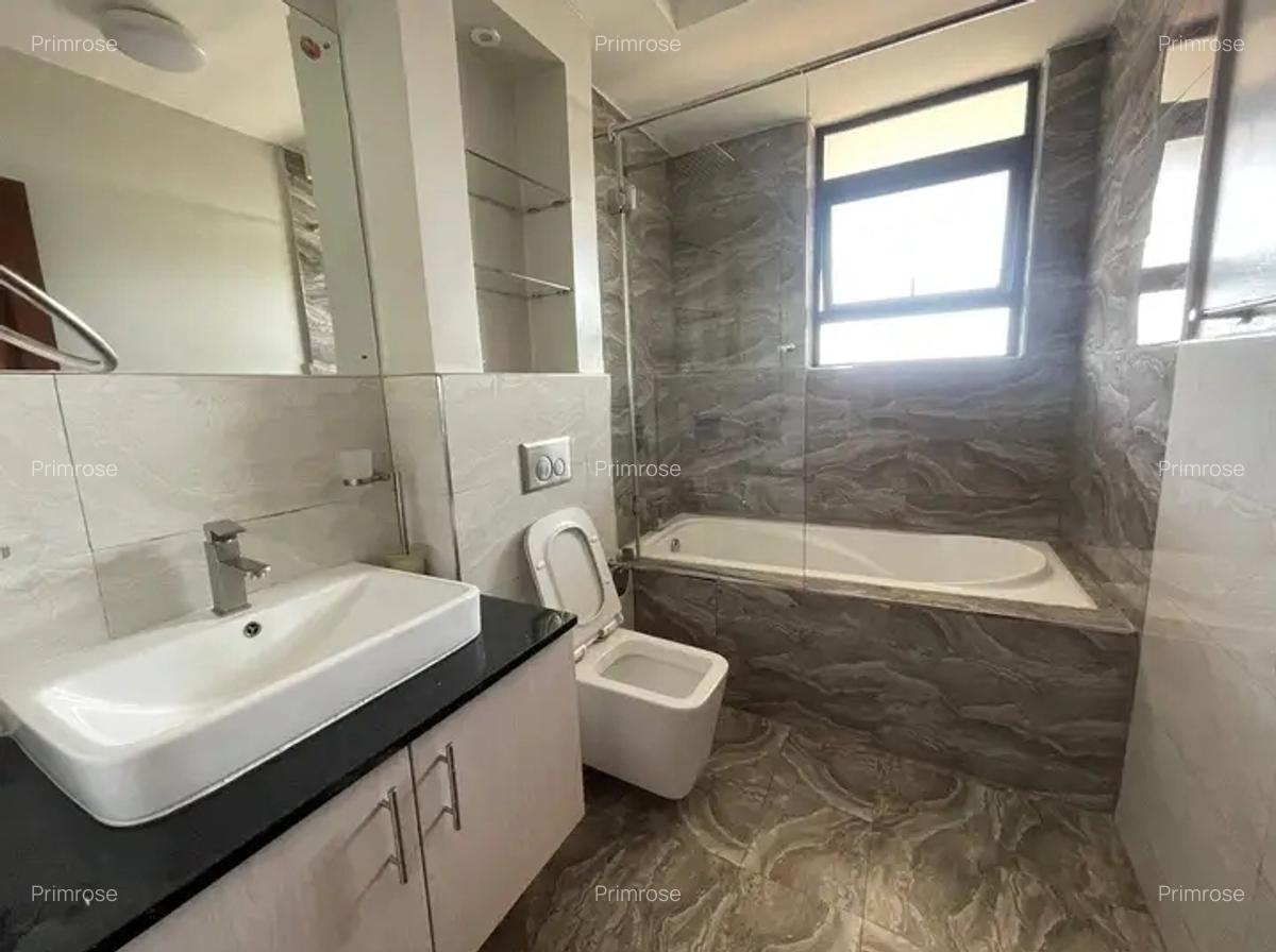 4 Bed Apartment with En Suite in Riverside - 3