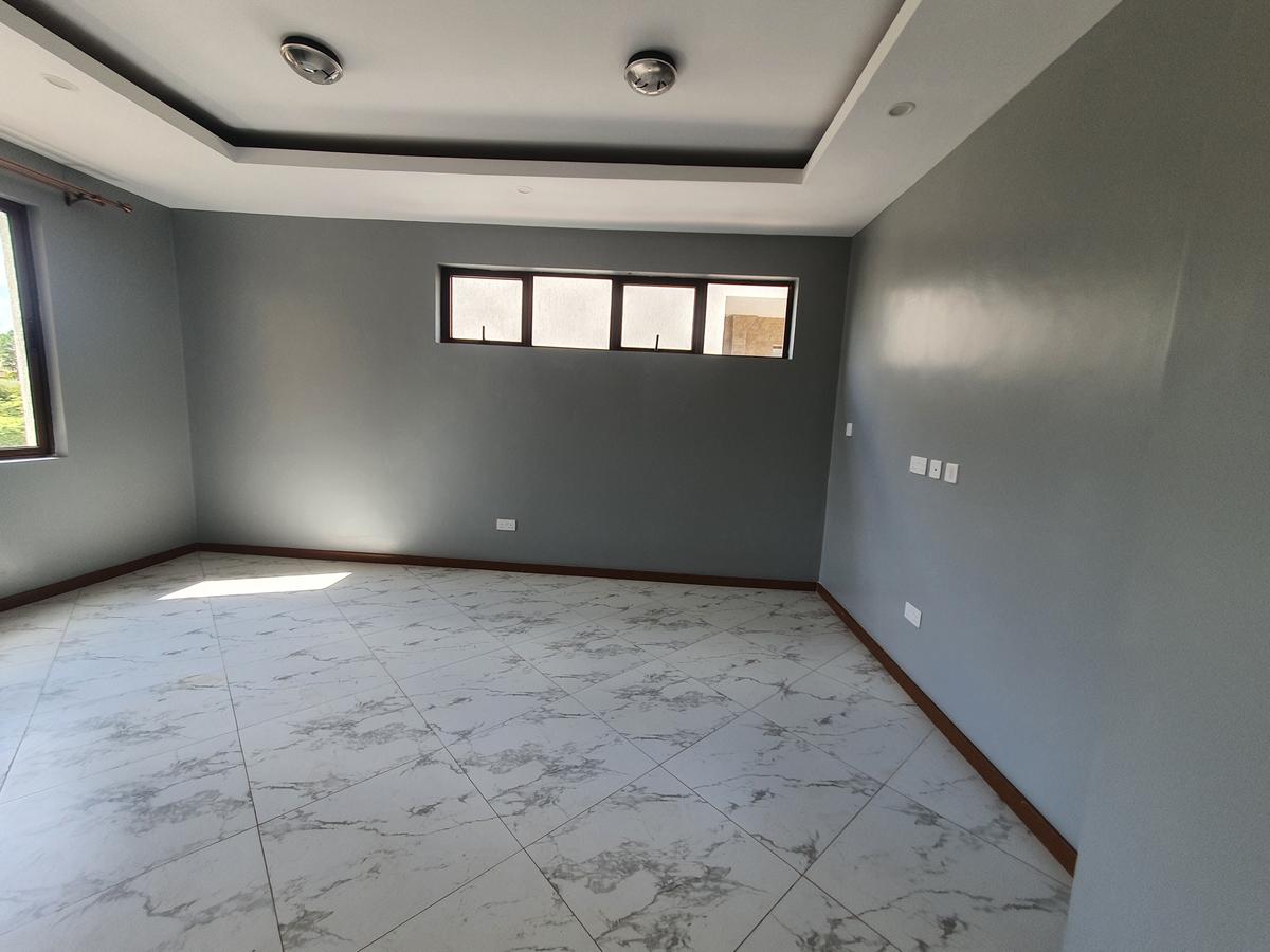 4 Bed House with En Suite in Runda - 3