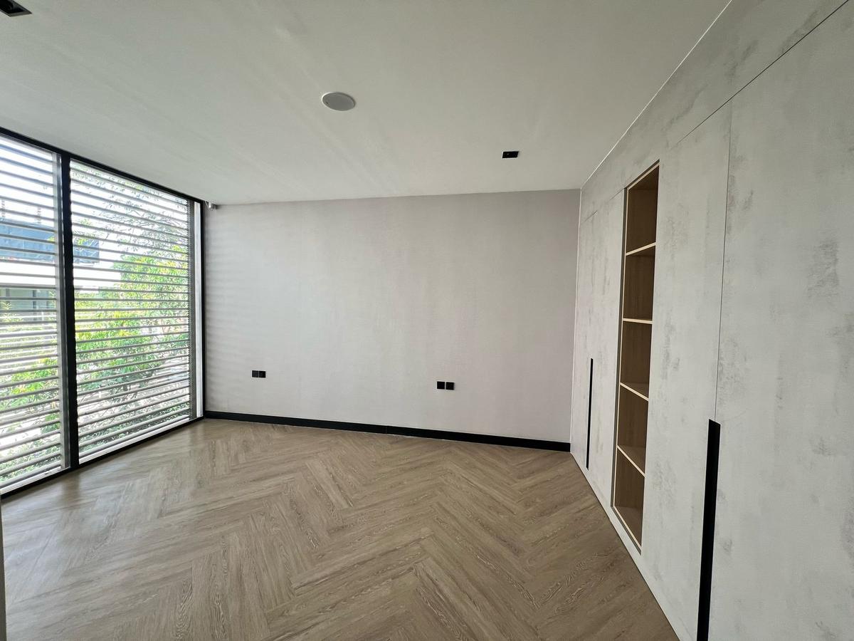 5 Bed Townhouse in Riverside - 14