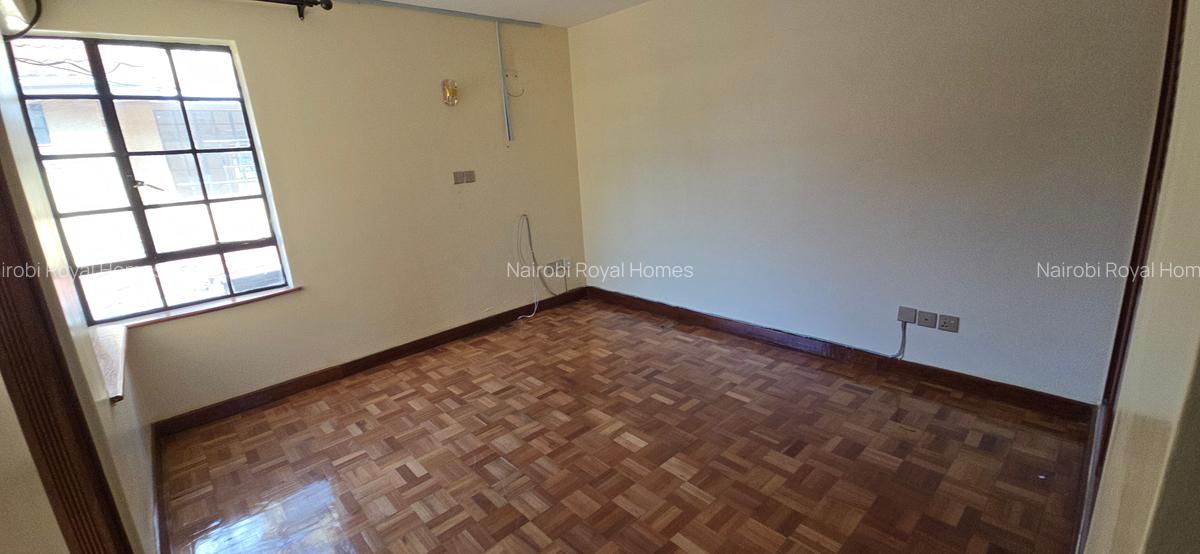 5 Bed Townhouse with En Suite at Lavington Green - 19